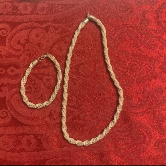 ELEGANT Twisted Rope Chain/Gold Colored Beaded Necklace and Bracelet Set - Picture 6 of 8